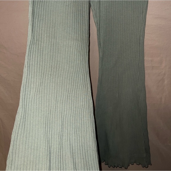 American Eagle High-Waisted Flare Pants - Picture 2 of 4